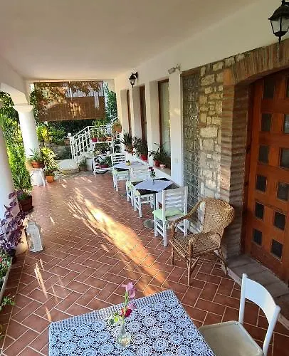 Veranda Bed & Breakfast 3*