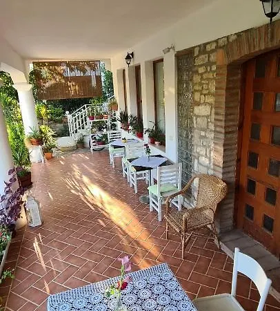 Veranda לינה וארוחת בוקר 3*